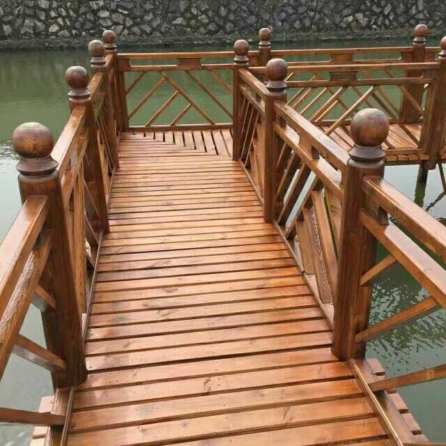 防腐木護欄.jpg 防腐木護欄.jpg