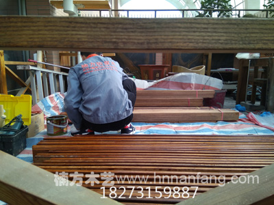 印尼菠蘿格地板刷油.jpg 印尼菠蘿格地板刷油.jpg