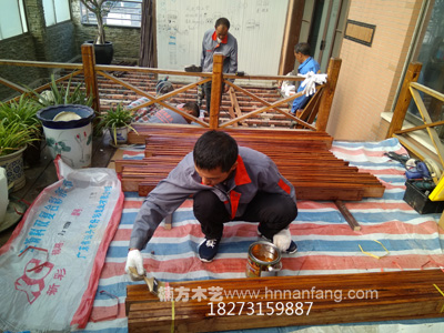 地板施工.jpg 地板施工.jpg