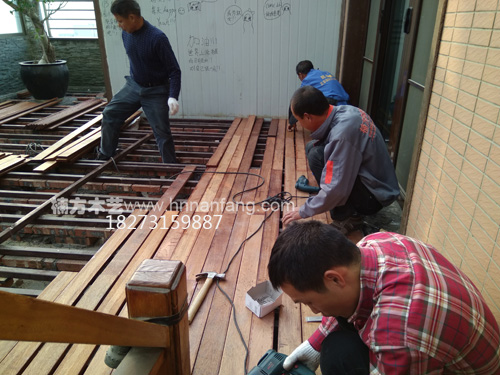 地板安裝.jpg 地板安裝.jpg