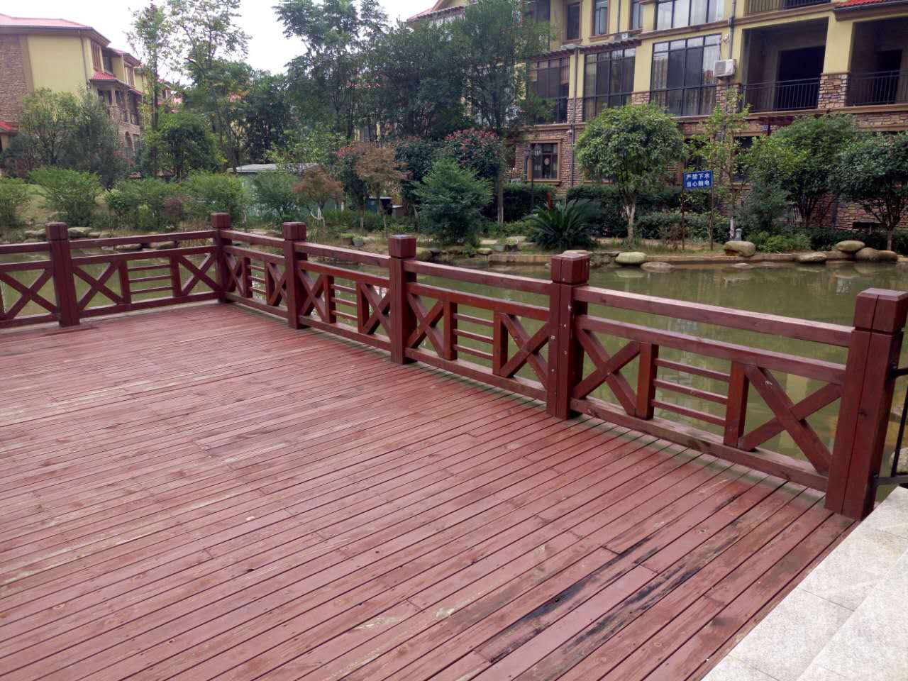 防腐木地板.jpg 防腐木地板.jpg