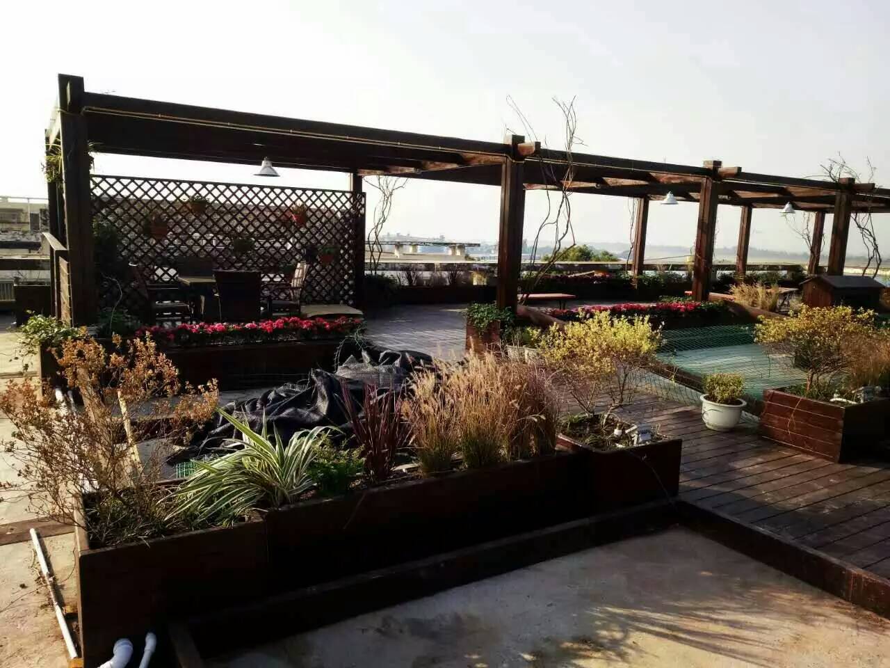 防腐木花架.jpg 防腐木花架.jpg