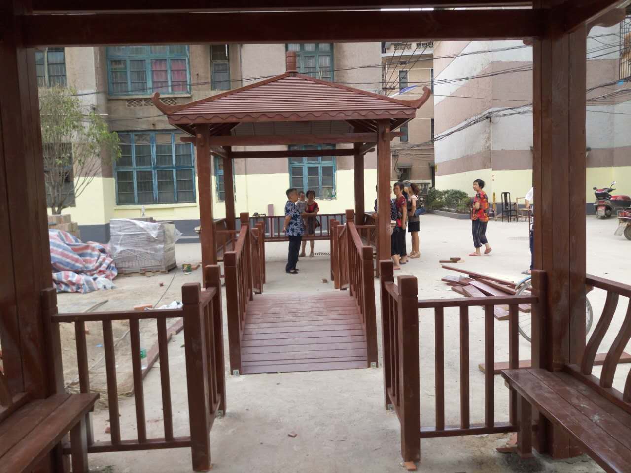 郴州防腐木涼亭.jpg