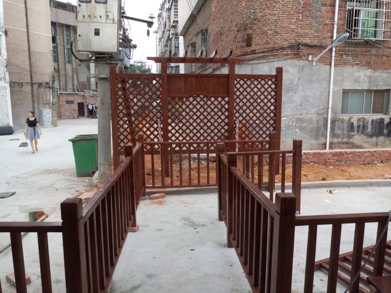 防腐木花架.jpg