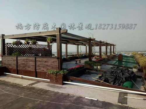防腐木屋頂花園.jpg 防腐木屋頂花園.jpg