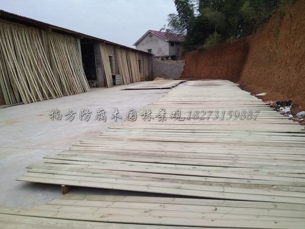 楠方防腐木制品廠.jpg 楠方防腐木制品廠.jpg