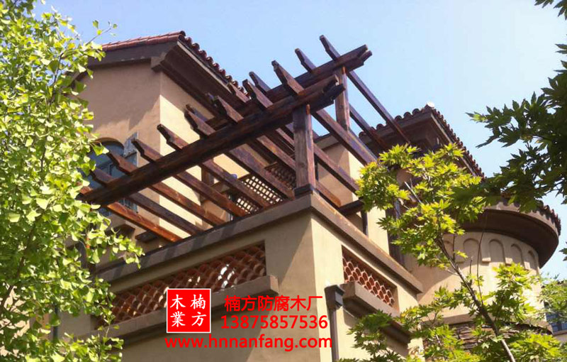 別墅防腐木花架.jpg 別墅防腐木花架.jpg