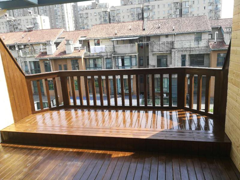 防腐木欄桿地板.jpg 防腐木欄桿地板.jpg