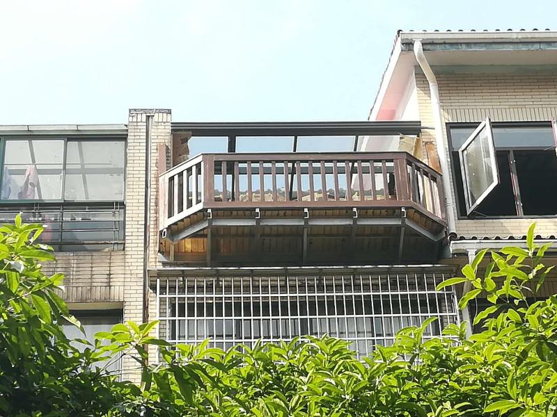 防腐木平臺.jpg 防腐木平臺.jpg